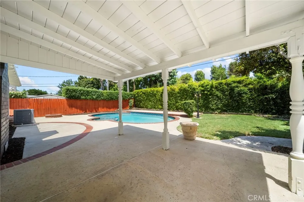 16507 Calahan North Hills, CA 91343