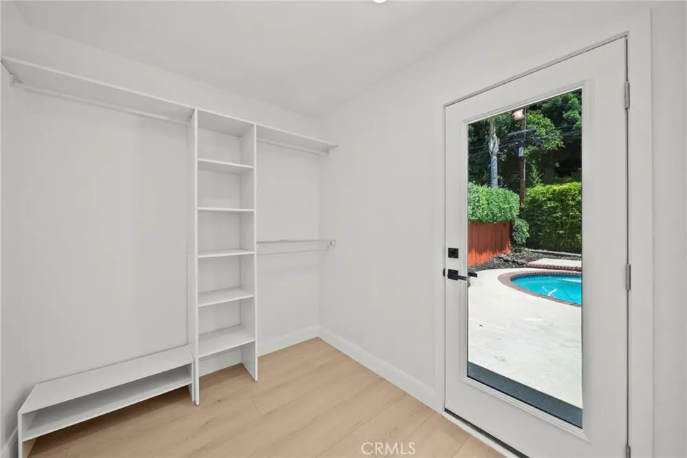 16507 Calahan North Hills, CA 91343