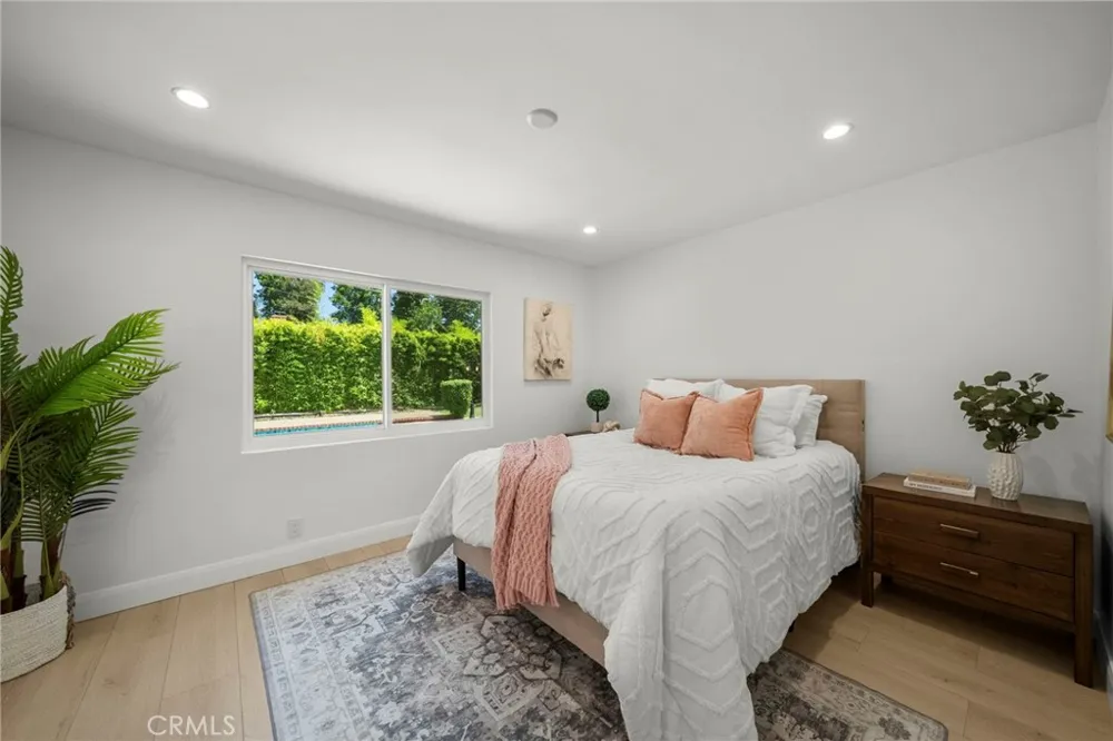 16507 Calahan North Hills, CA 91343