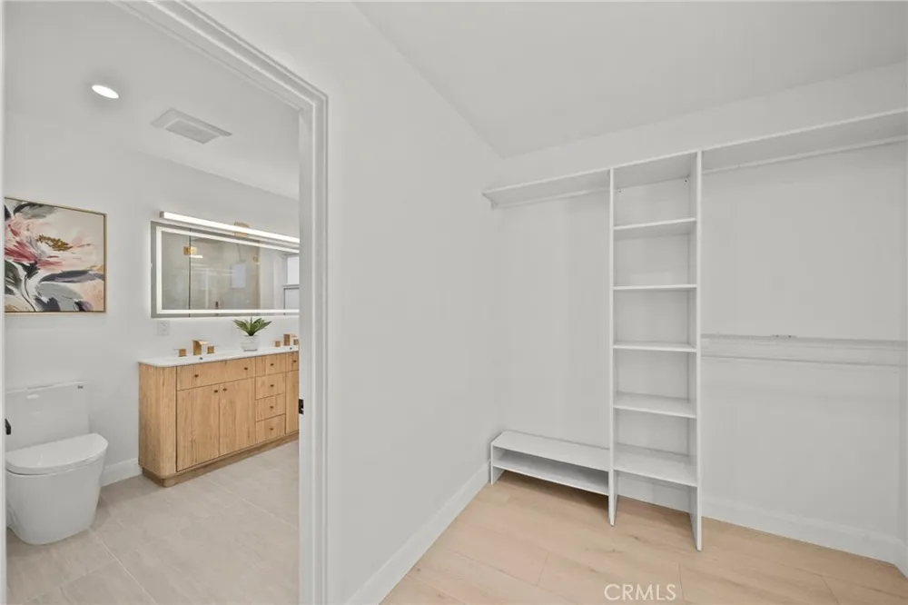 16507 Calahan North Hills, CA 91343