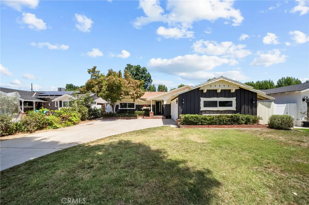 16507 Calahan North Hills, CA 91343