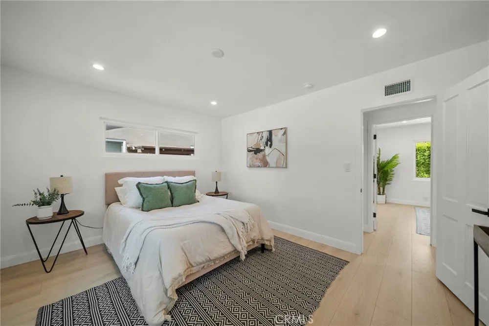 16507 Calahan North Hills, CA 91343