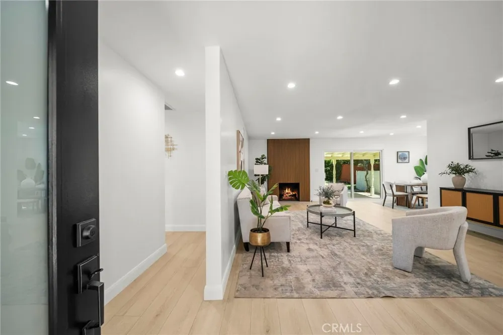 16507 Calahan North Hills, CA 91343