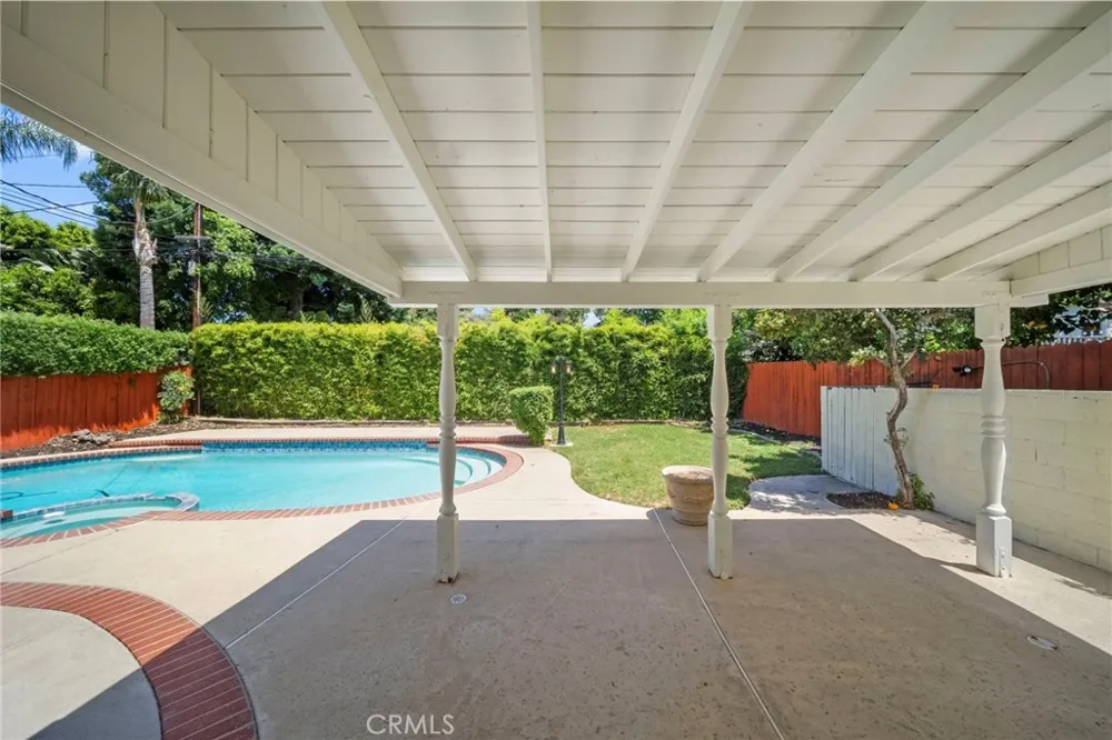 16507 Calahan North Hills, CA 91343