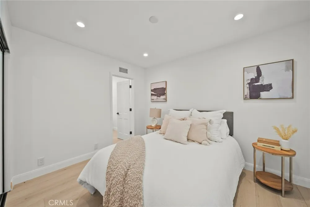 16507 Calahan North Hills, CA 91343