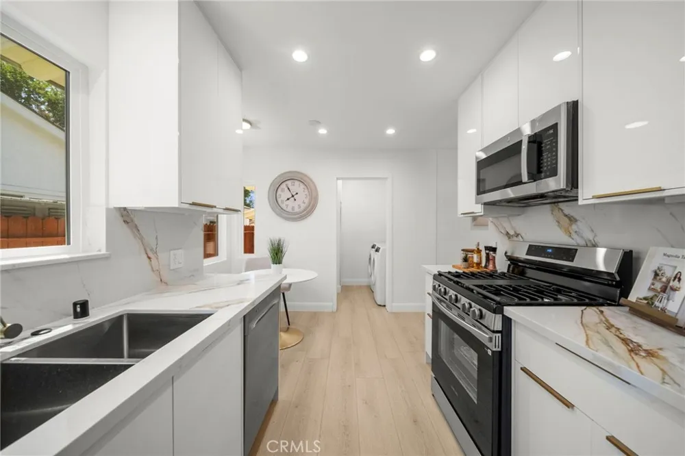 16507 Calahan North Hills, CA 91343