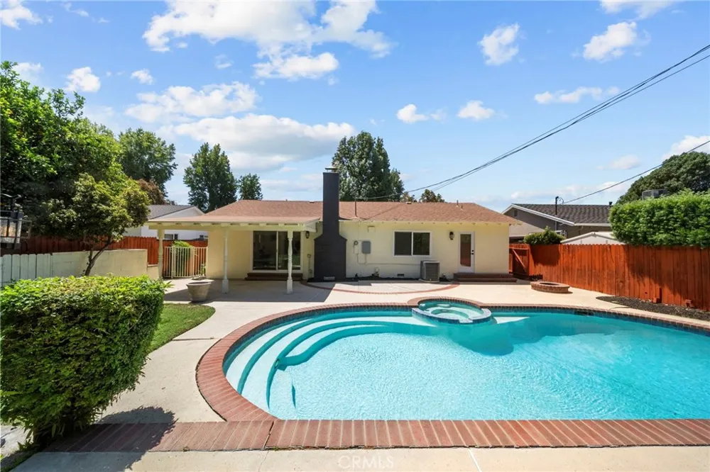 16507 Calahan North Hills, CA 91343