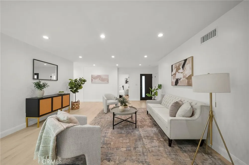 16507 Calahan North Hills, CA 91343
