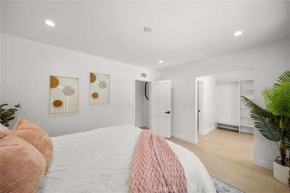 16507 Calahan North Hills, CA 91343