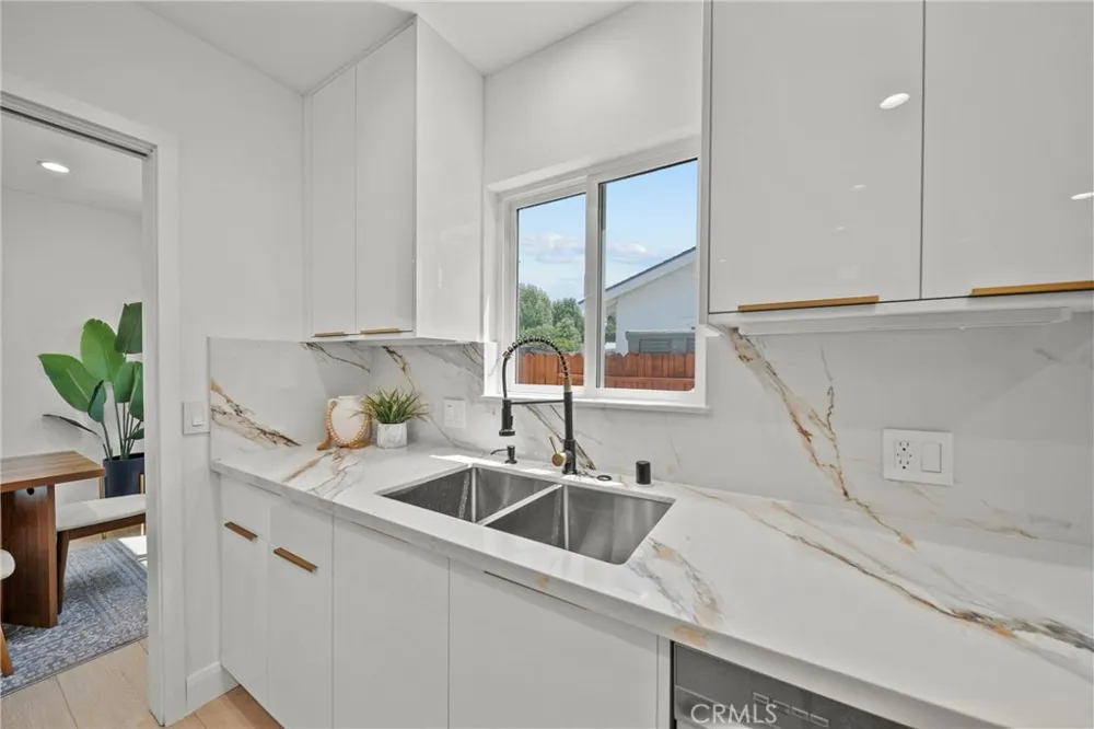 16507 Calahan North Hills, CA 91343
