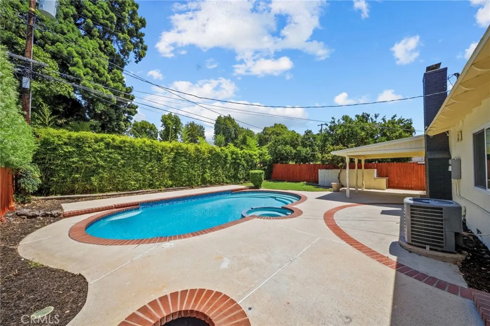 16507 Calahan North Hills, CA 91343
