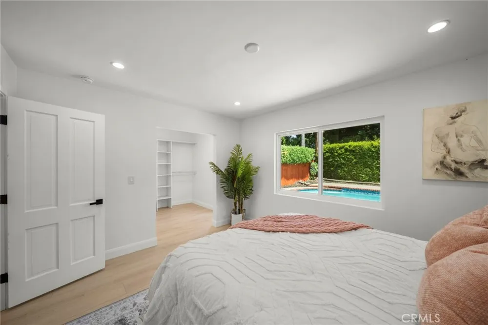 16507 Calahan North Hills, CA 91343