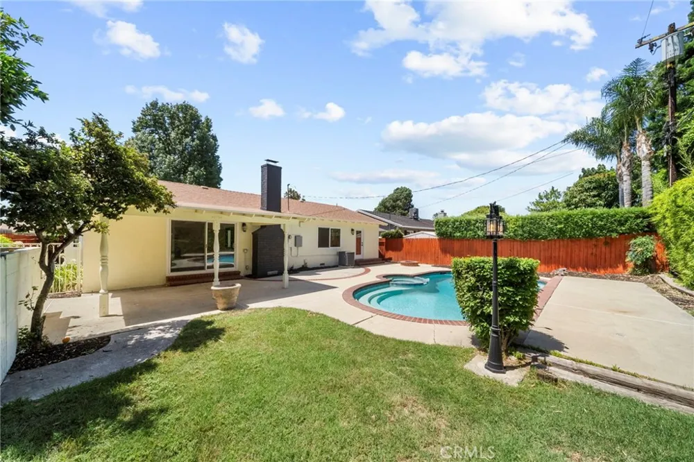 16507 Calahan North Hills, CA 91343