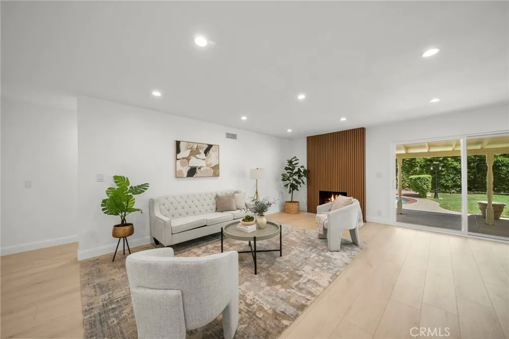 16507 Calahan North Hills, CA 91343