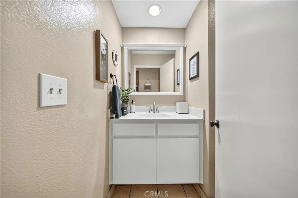 22839 Banyan #332 Saugus, CA 91390