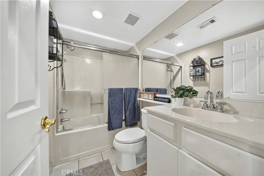 22839 Banyan #332 Saugus, CA 91390