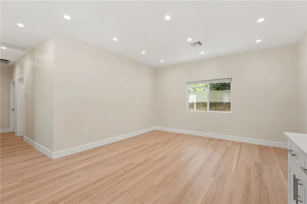14924 Kittridge St Van Nuys, CA 91405