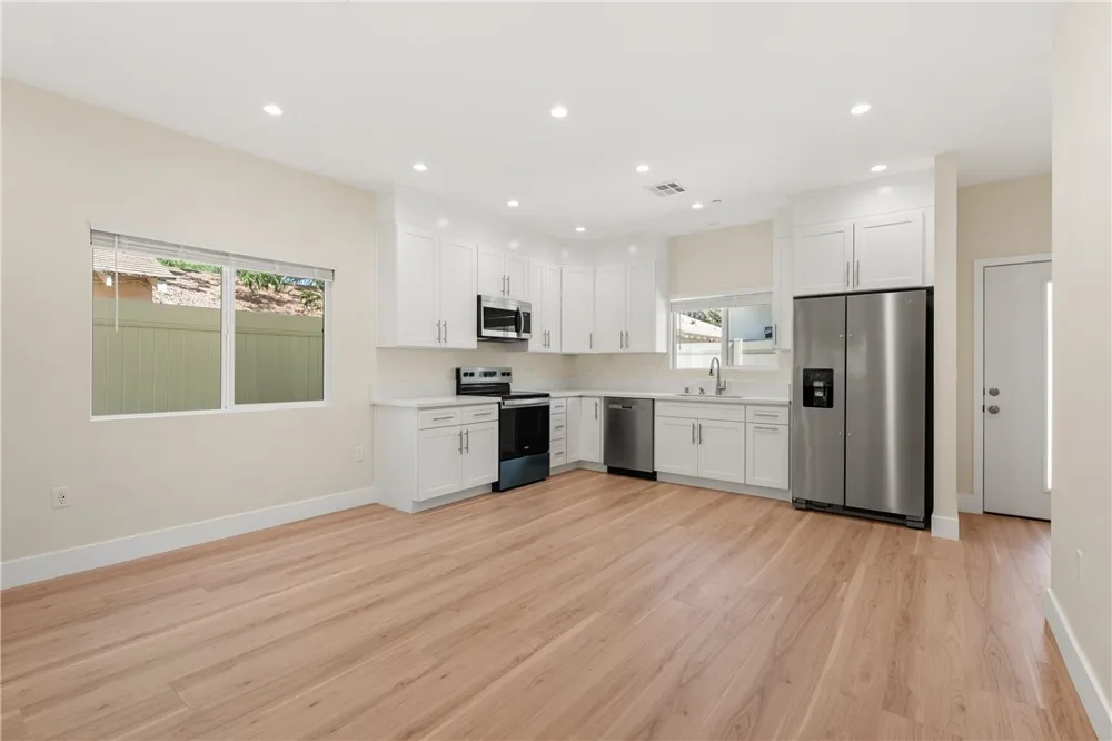 14924 Kittridge St Van Nuys, CA 91405