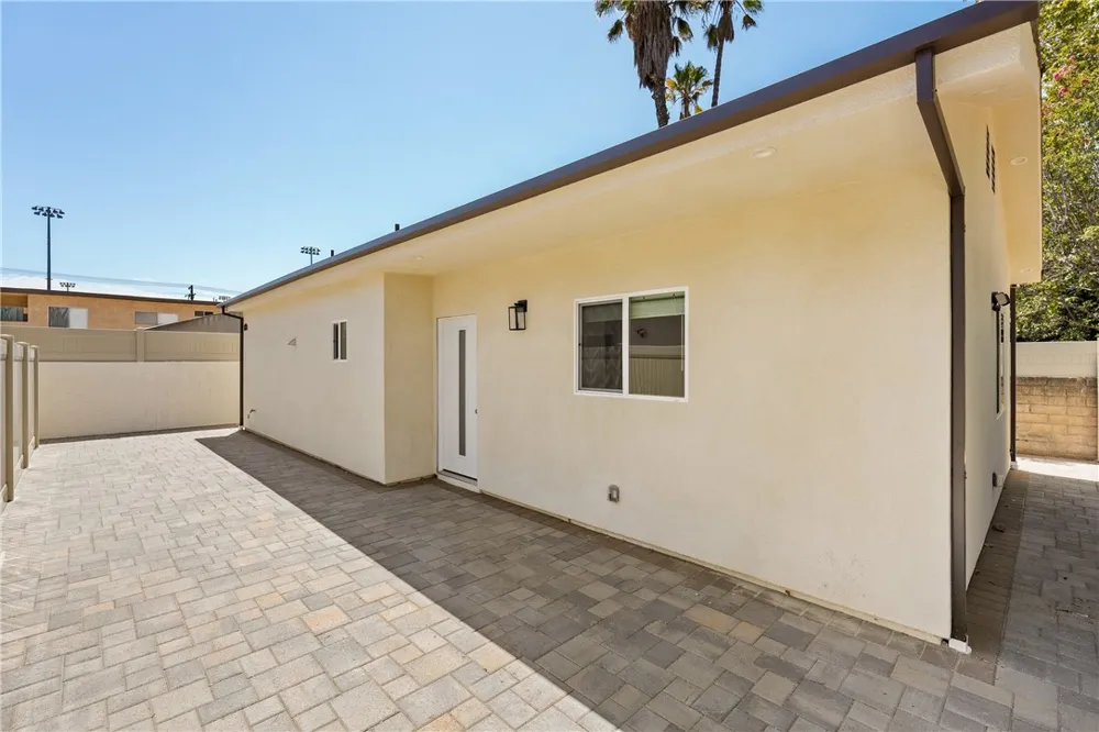 14924 Kittridge St Van Nuys, CA 91405