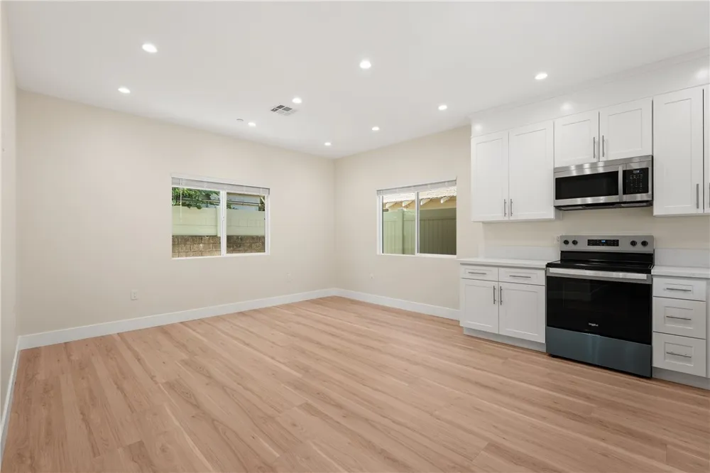 14924 Kittridge St Van Nuys, CA 91405