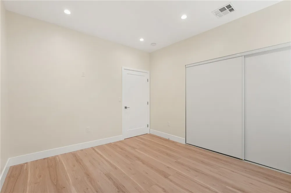 14924 Kittridge St Van Nuys, CA 91405