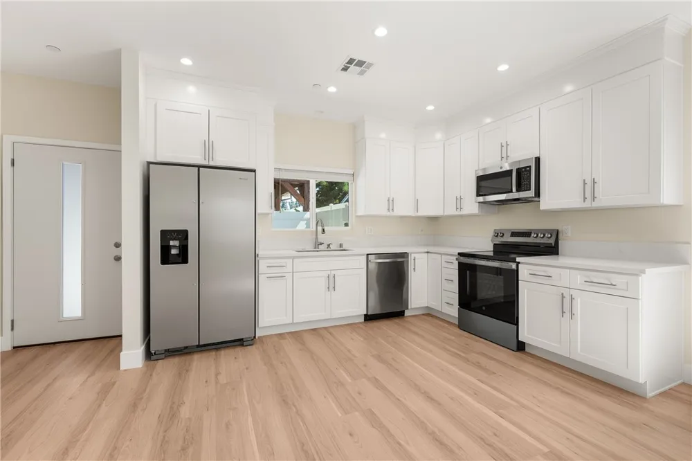 14924 Kittridge St Van Nuys, CA 91405