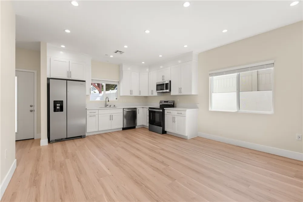 14924 Kittridge St Van Nuys, CA 91405