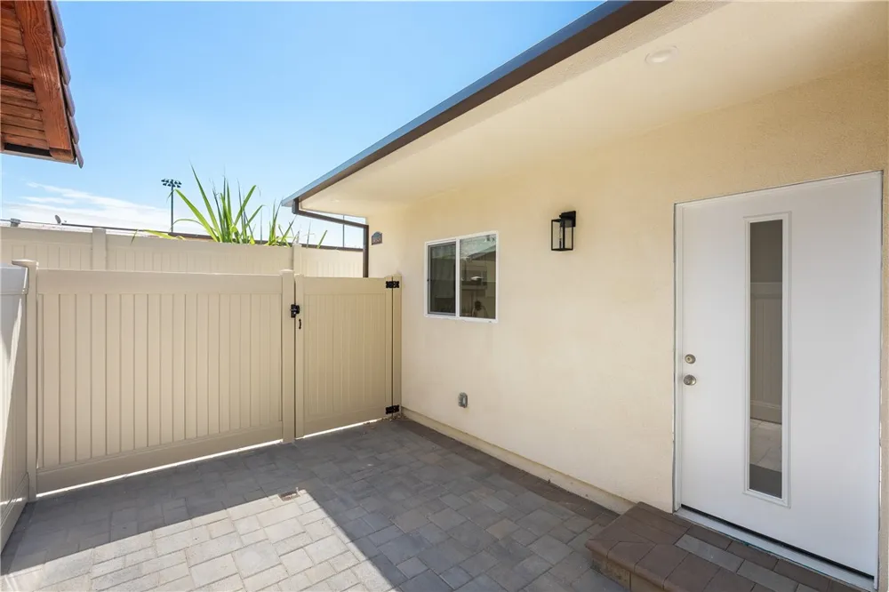 14924 Kittridge St Van Nuys, CA 91405