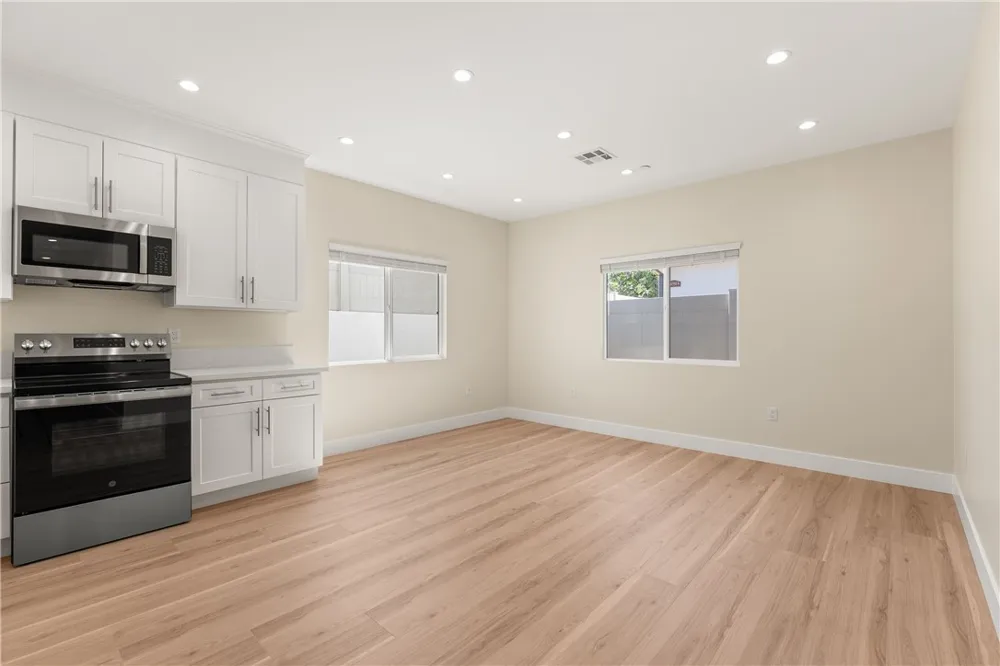 14924 Kittridge St Van Nuys, CA 91405