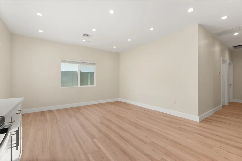 14924 Kittridge St Van Nuys, CA 91405