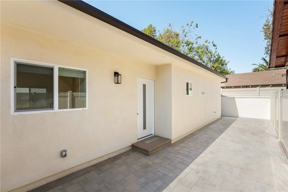 14924 Kittridge St Van Nuys, CA 91405