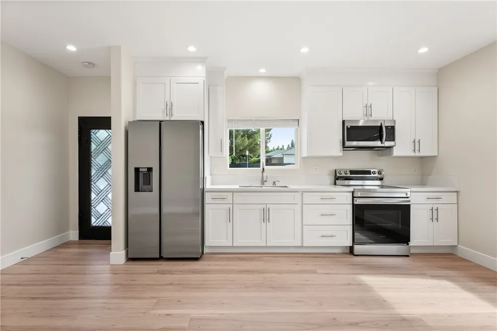 14926 Kittridge Street Van Nuys, CA 91405