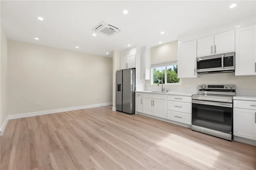 14926 Kittridge Street Van Nuys, CA 91405