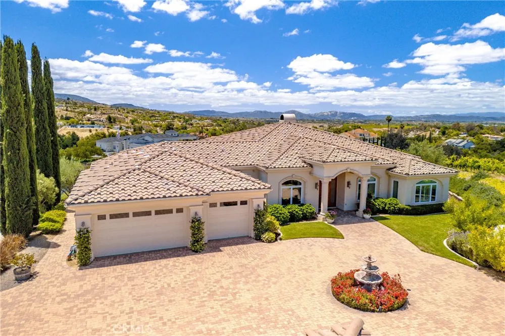 38385 Rock Creek Temecula, CA 92592