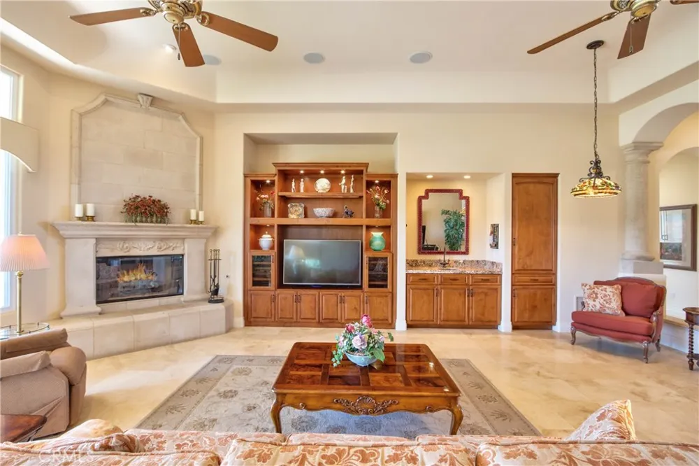 38385 Rock Creek Temecula, CA 92592