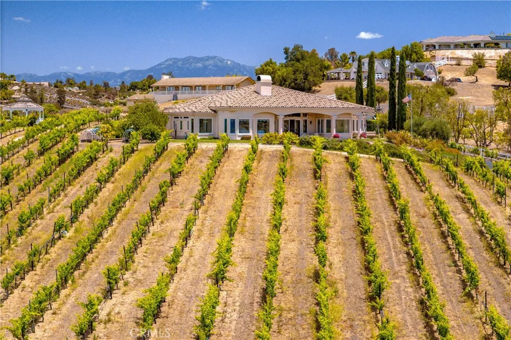 38385 Rock Creek Temecula, CA 92592