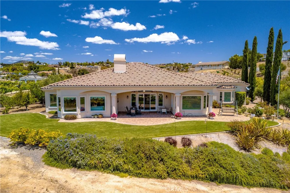 38385 Rock Creek Temecula, CA 92592