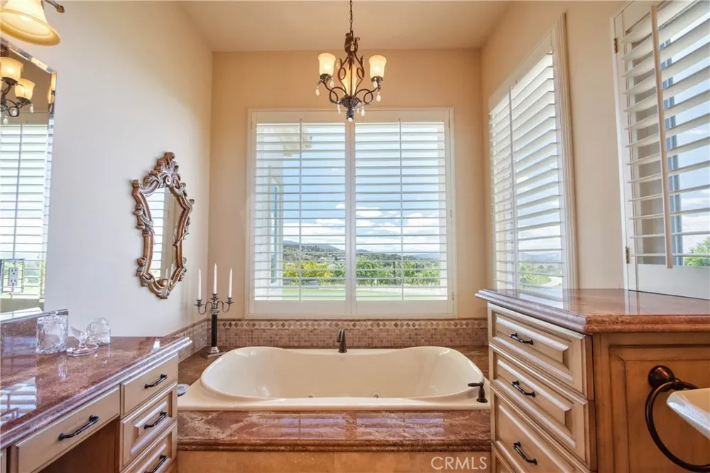 38385 Rock Creek Temecula, CA 92592
