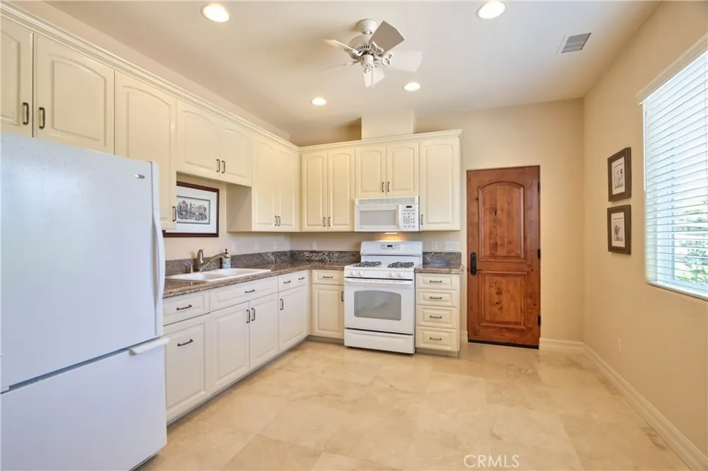 38385 Rock Creek Temecula, CA 92592