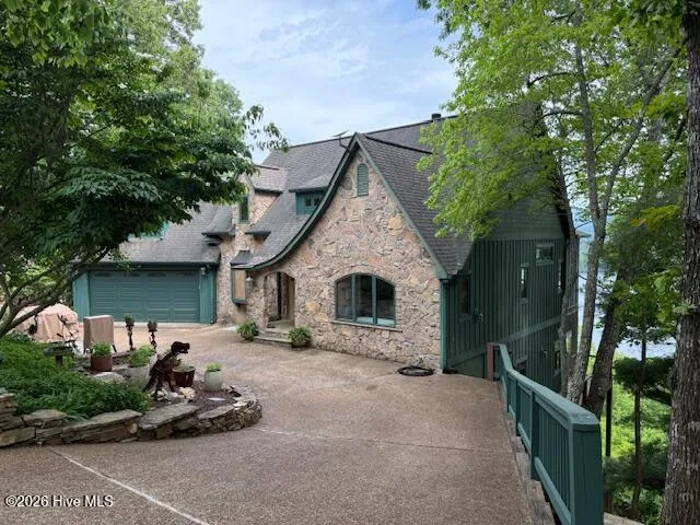 39 Cheoah Trail Lake Santeetlah, NC 28771