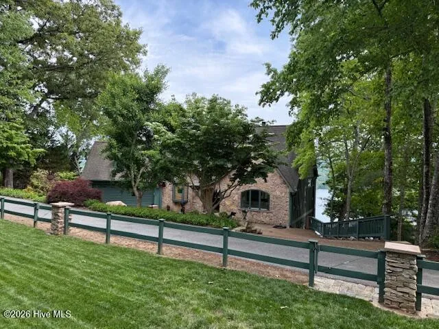 39 Cheoah Trail Lake Santeetlah, NC 28771