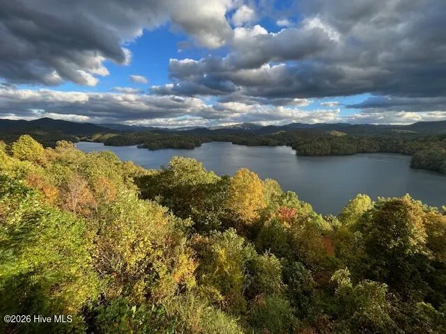 39 Cheoah Trail Lake Santeetlah, NC 28771