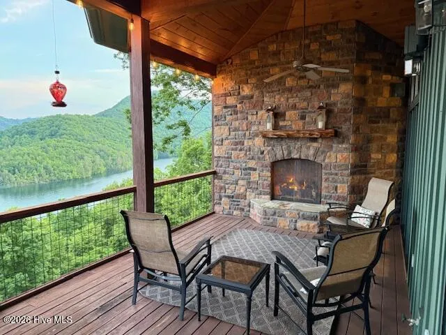 39 Cheoah Trail Lake Santeetlah, NC 28771