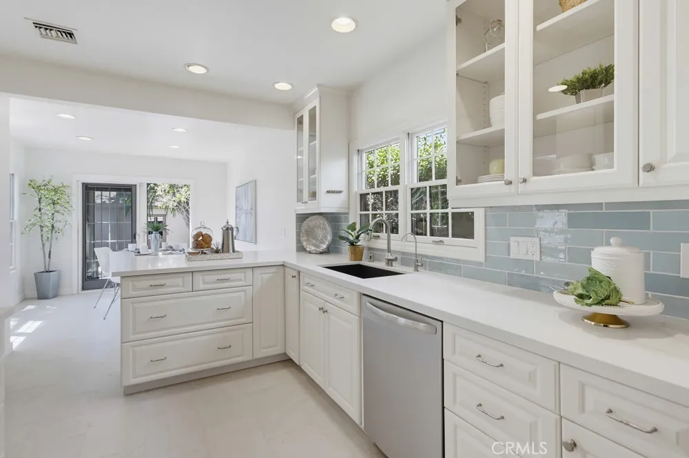 234 H Coronado, CA 92118