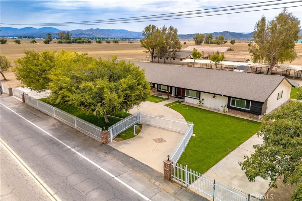 6905 W Devonshire Hemet, CA 92545