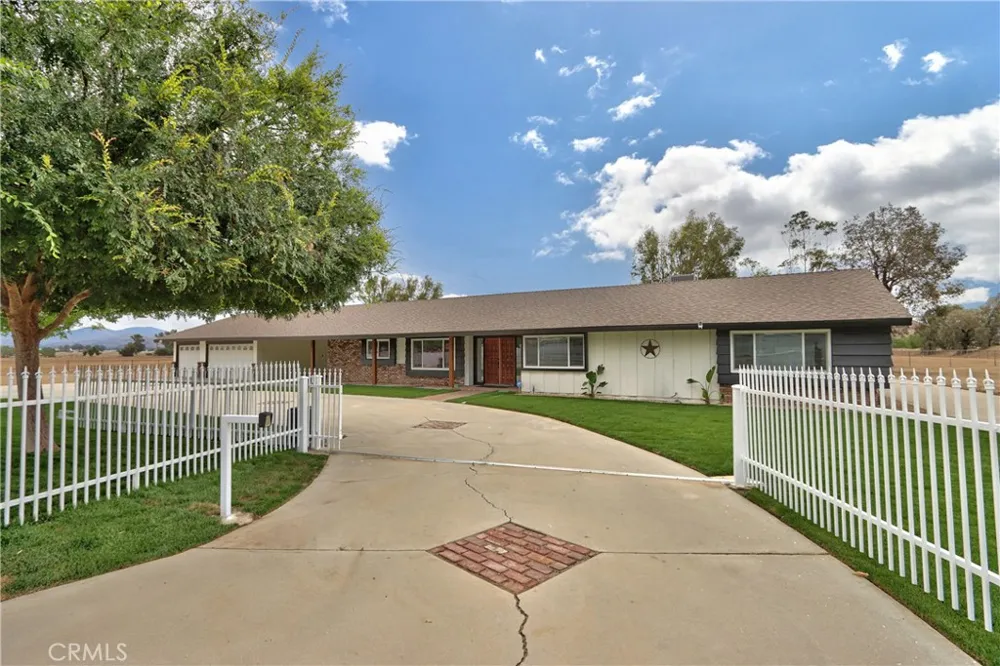 6905 W Devonshire Hemet, CA 92545