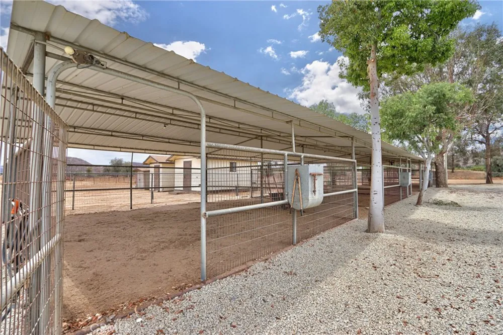 6905 W Devonshire Hemet, CA 92545