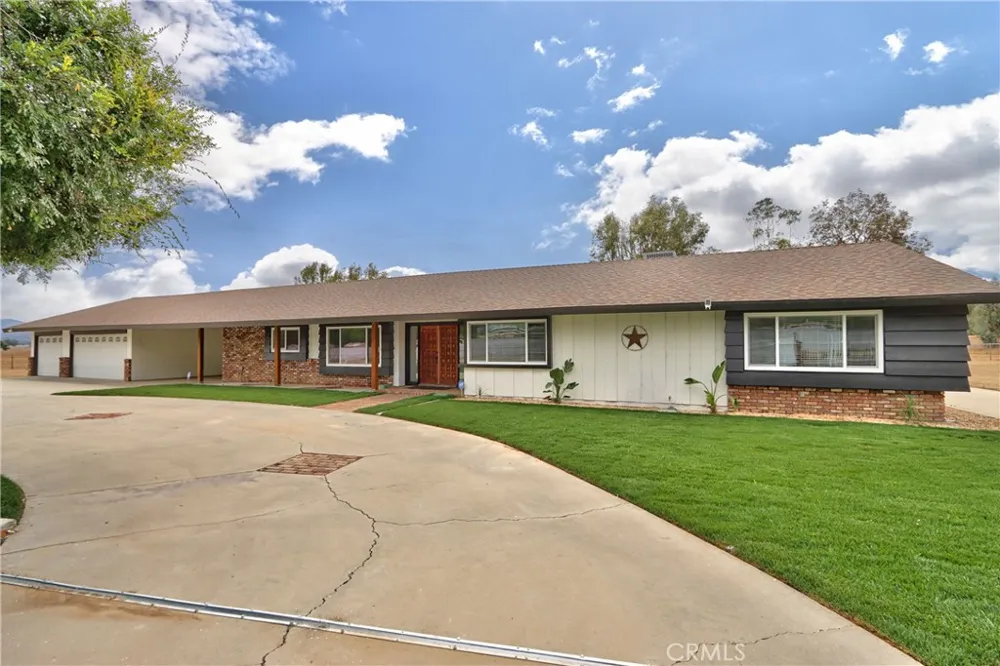 6905 W Devonshire Hemet, CA 92545