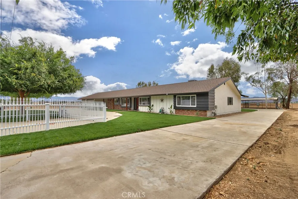 6905 W Devonshire Hemet, CA 92545