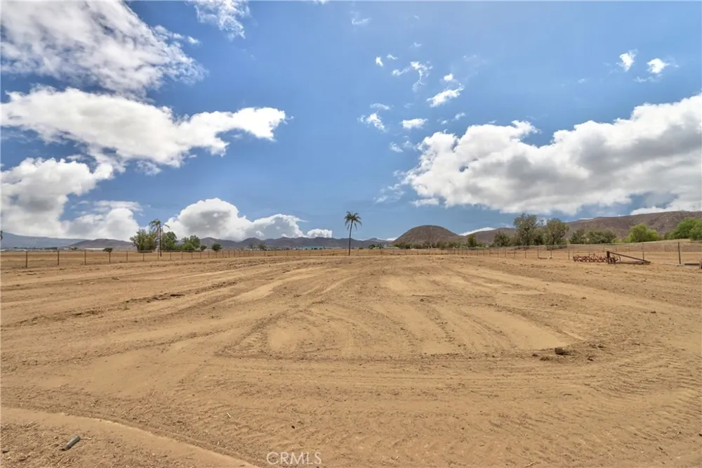 6905 W Devonshire Hemet, CA 92545
